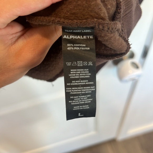 ALPHALETE Men's Classic Crew Sweatshirt Size L In Fudge Brown - Picture 4 of 4